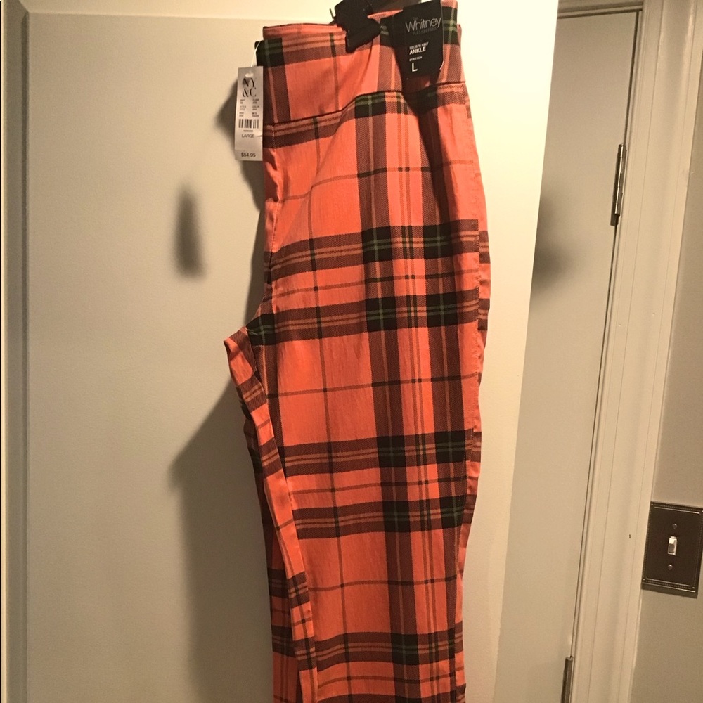 New York and Company Coral plaid ankle pants.  Size Large. NWT